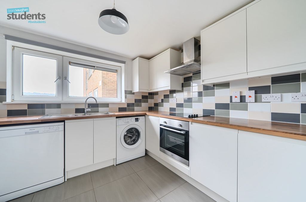 Property photo 2 of 11 20975B24-472B-402...