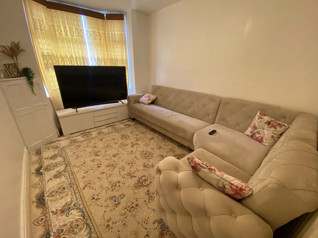 Property photo 2 of 12
