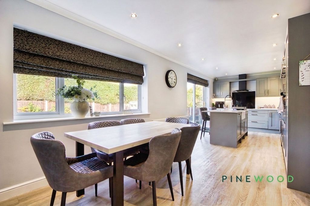 Property photo 3 of 49 Kitchen / Diner