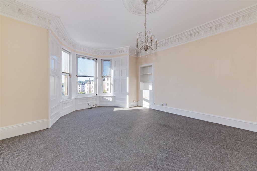 Property photo 2 of 13 1R 321 Clepington Road Dundee-6.Jpg