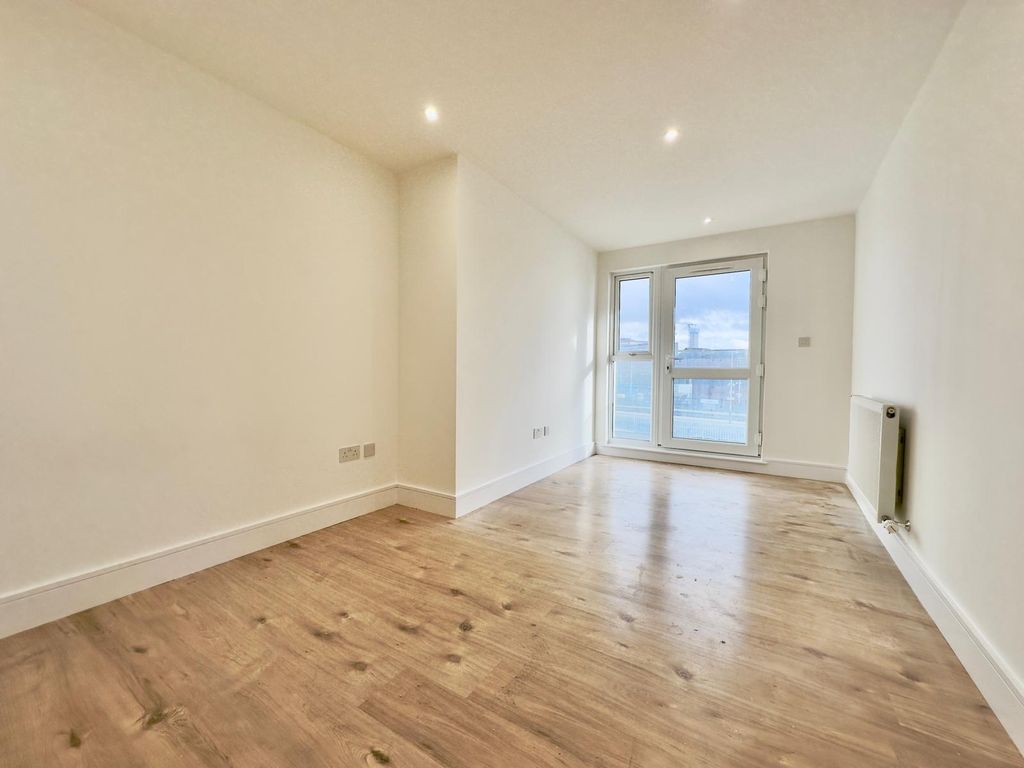 Property photo 3 of 12 Bedroom