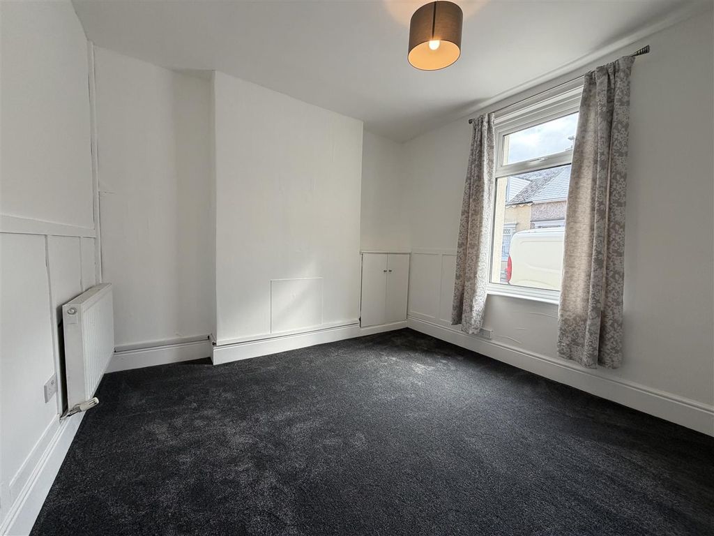 Property photo 2 of 12 Lounge