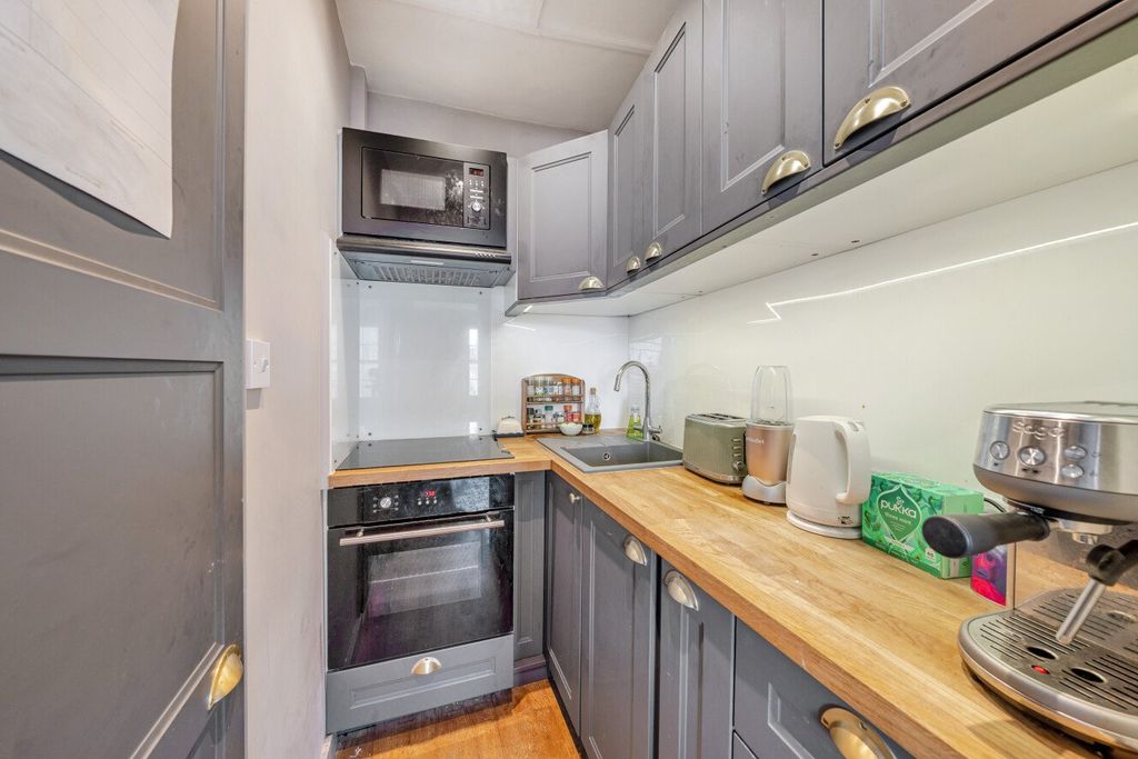 Property photo 2 of 12 Picture No. 16