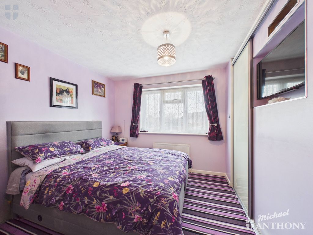 Property photo 3 of 17 Cam03218G0-Pr0963-Still003