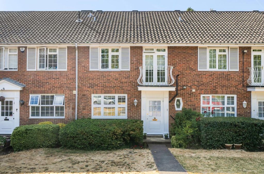 Property photo 1 of 16 Davidson Frost-Wellings, Dfw, Sunningdale Close, S