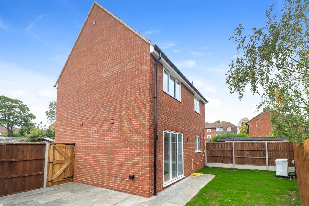 Additional image 18 of 3 bed semi-detached house for saleParnell Close, Abbots Langley WD5