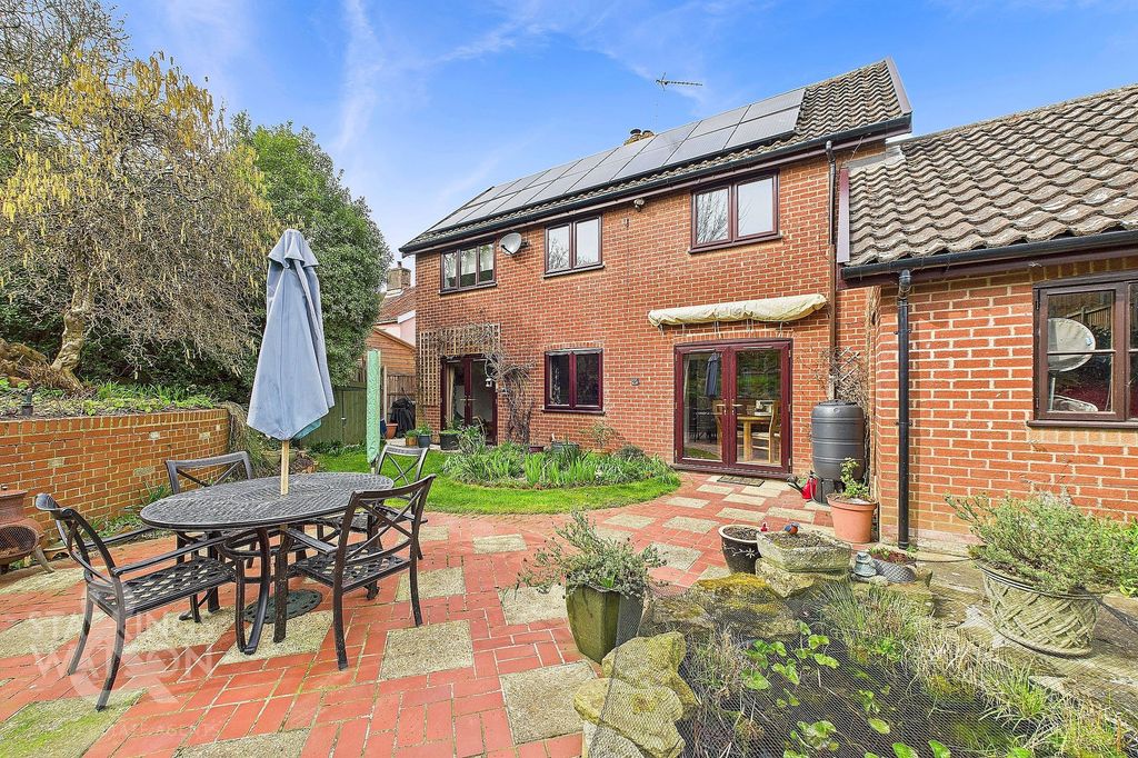 Property photo 2 of 26