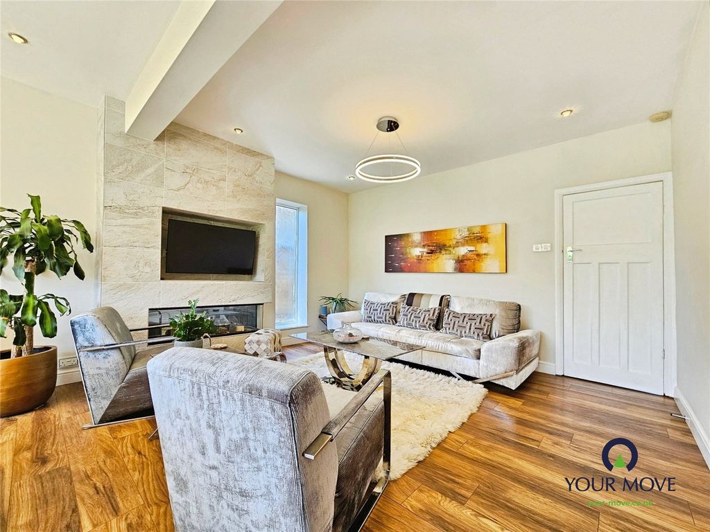 Property photo 3 of 14 Lounge