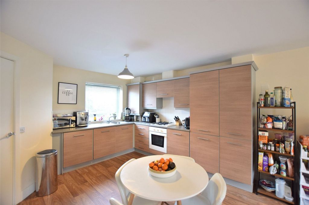 Property photo 3 of 10 Dining Kitchen