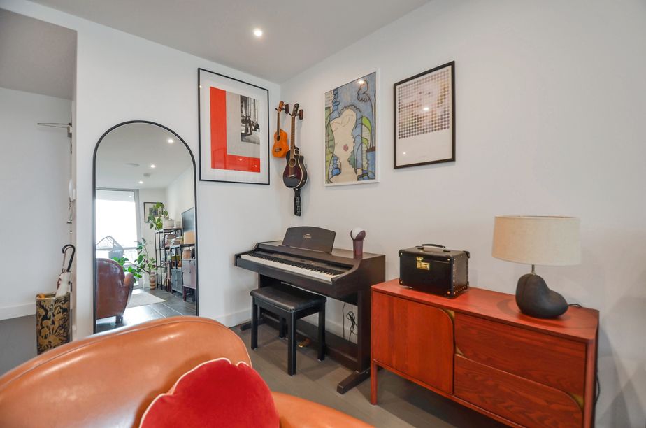 Property photo 3 of 32 Lounge Area (5).Jpg