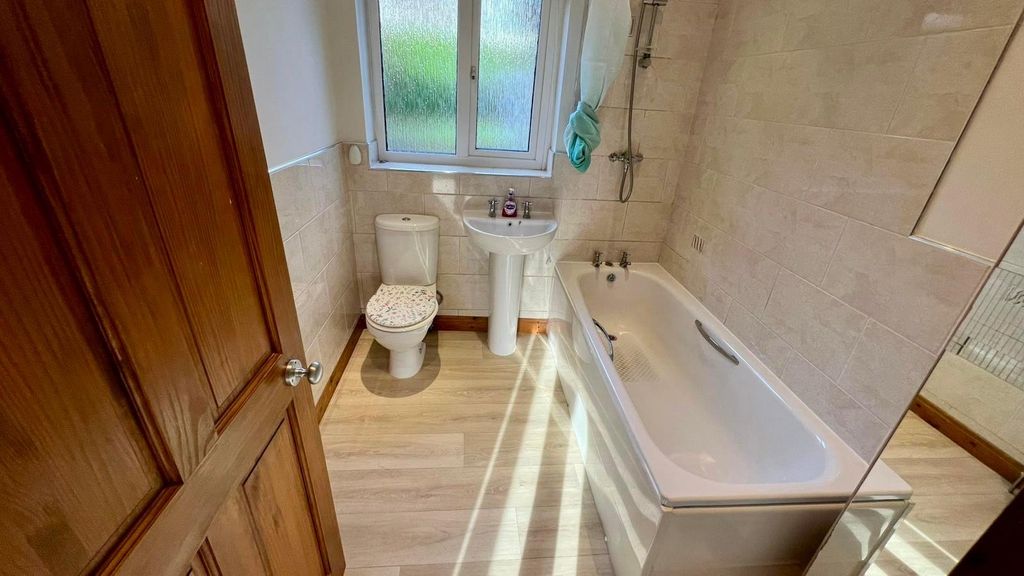 Property photo 3 of 19 Picture No. 28