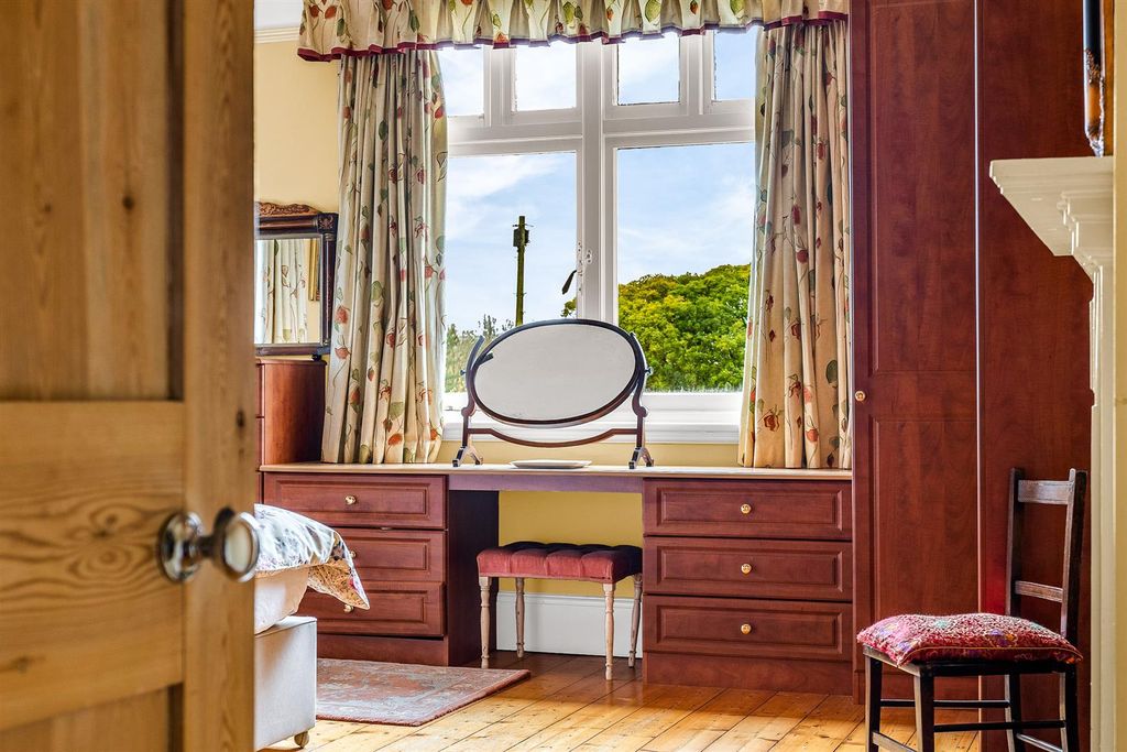 Additional image 35 of 4 bed semi-detached house for saleQueens Hill House, Queens Road, Hertford SG13