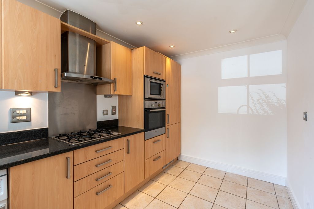 Property photo 3 of 9 Kitchen Photo Clarendon Street