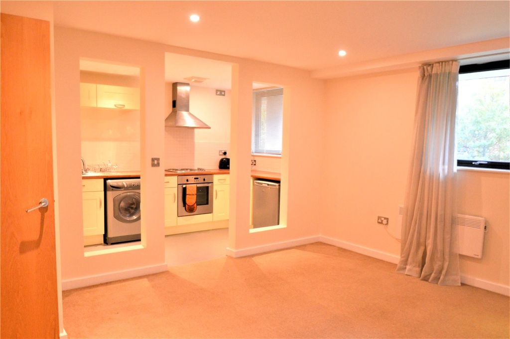 Property photo 2 of 6 Lounge