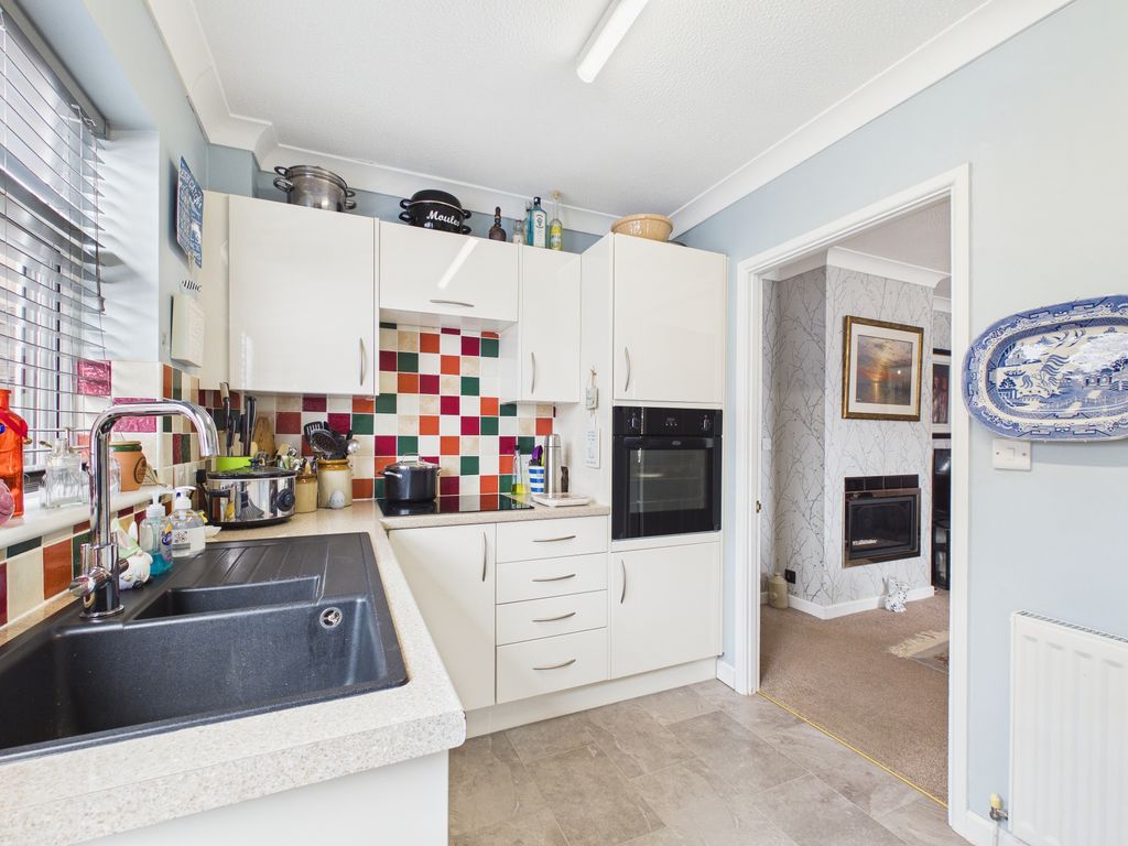 Property photo 3 of 17 Kitchen