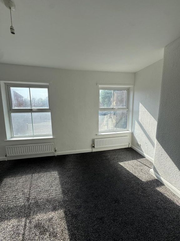 Property photo 3 of 9 Bright Double Bedroom Featuring Two Large Windows ...