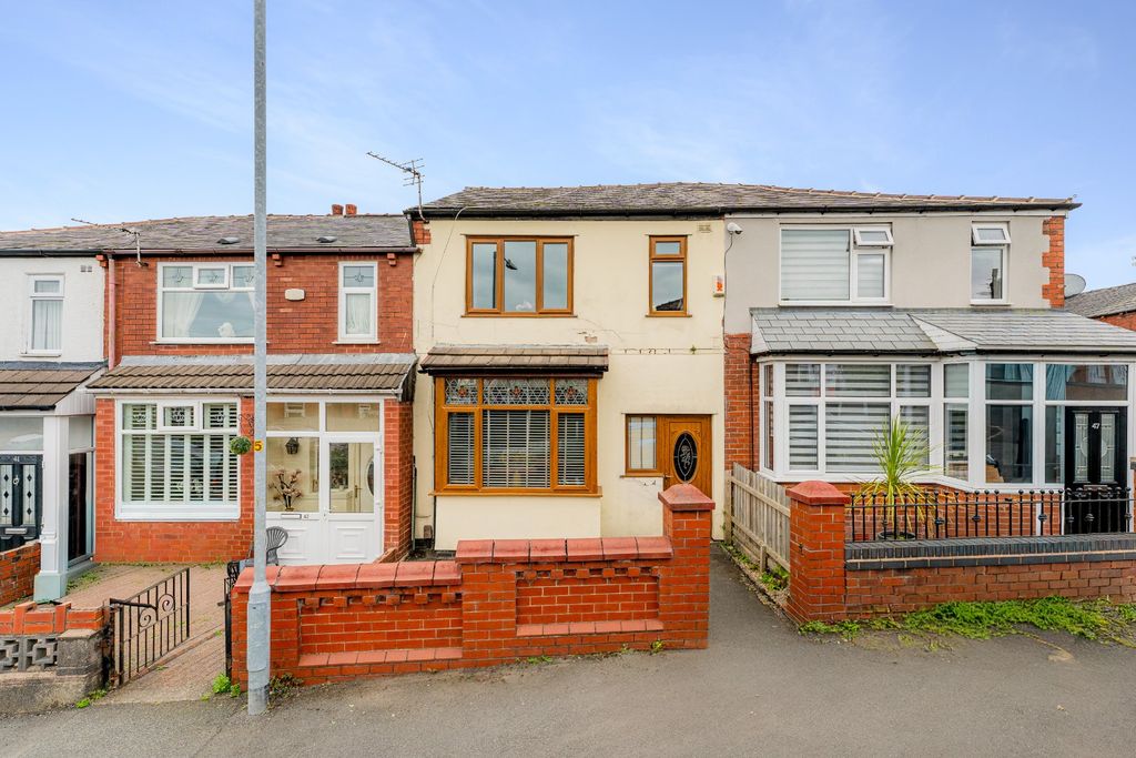 Property photo 1 of 33 4415130