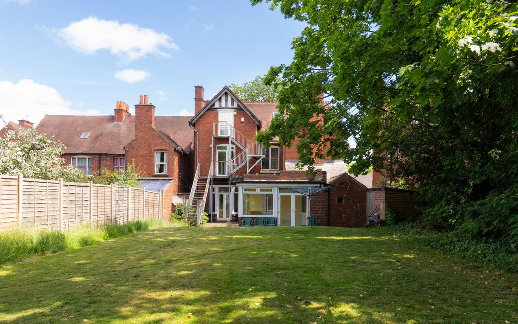 Property photo 2 of 40