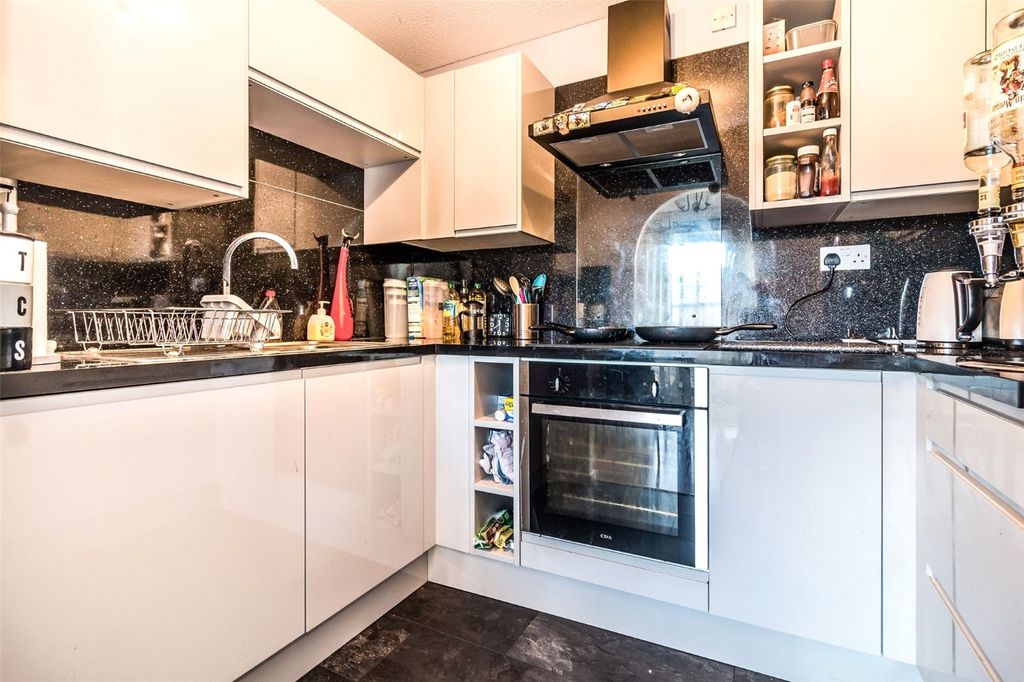 Property photo 3 of 4 Kitchen