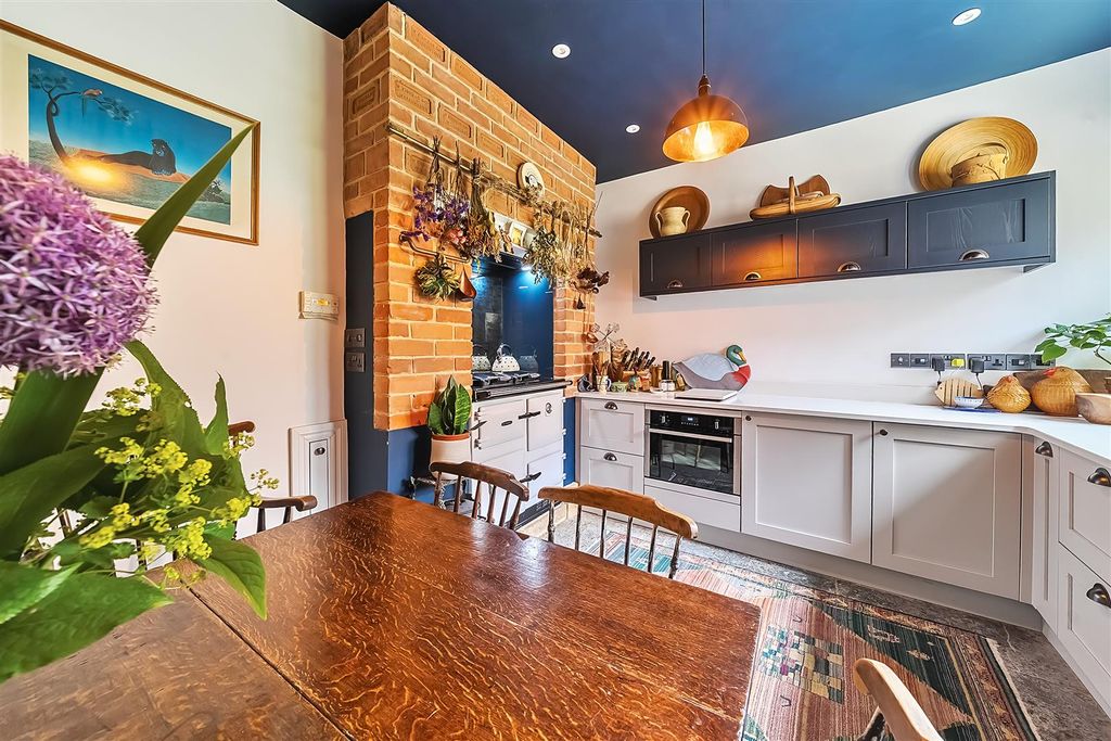 Property photo 3 of 21 Kitchen / Breakfast Room