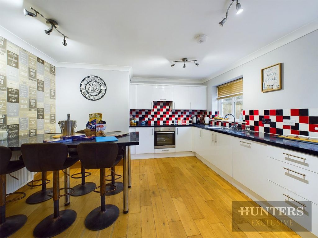 Property photo 2 of 27 Kitchen