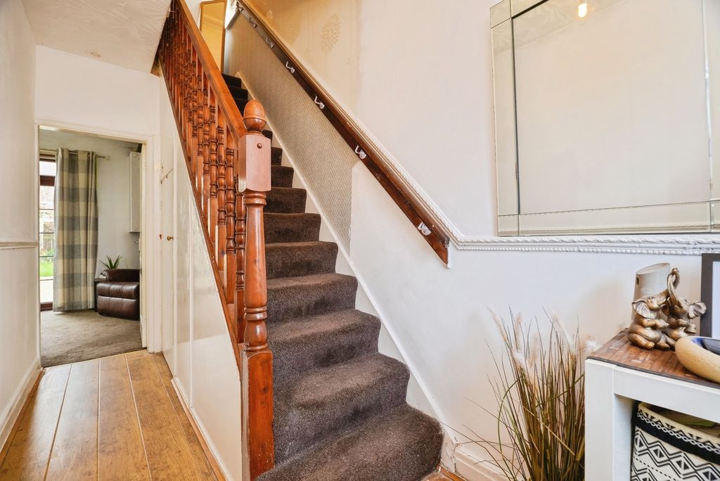 Property photo 3 of 14 Pbox-Img.Jpg