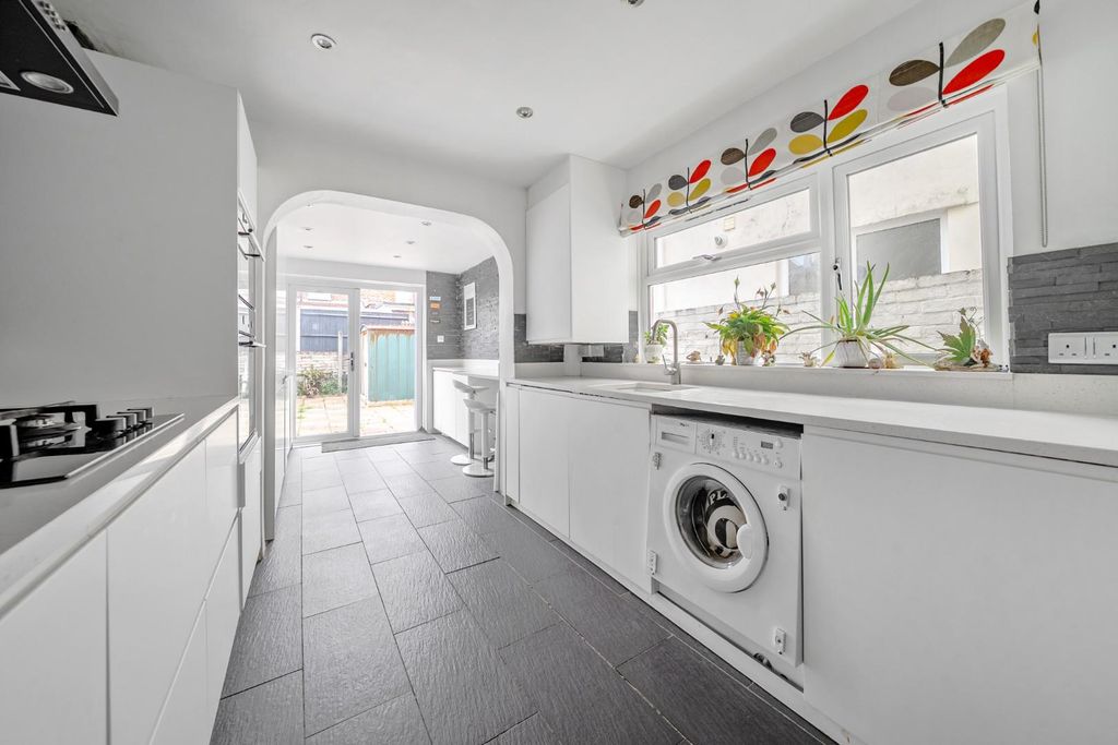 Property photo 3 of 12 1364545-13-68ee26d701F02.Jpg