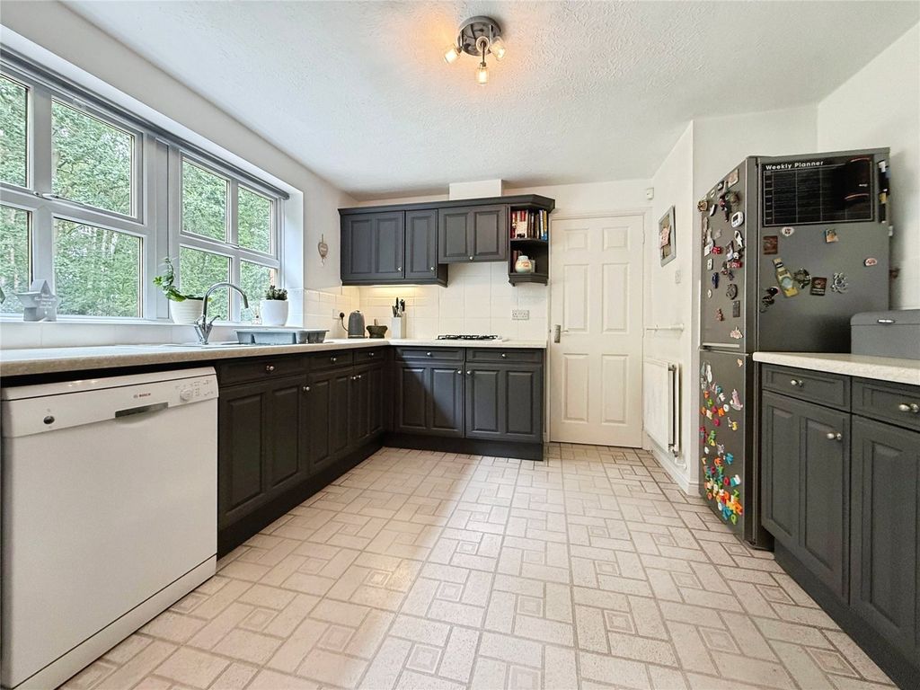 Property photo 3 of 27 Kitchen