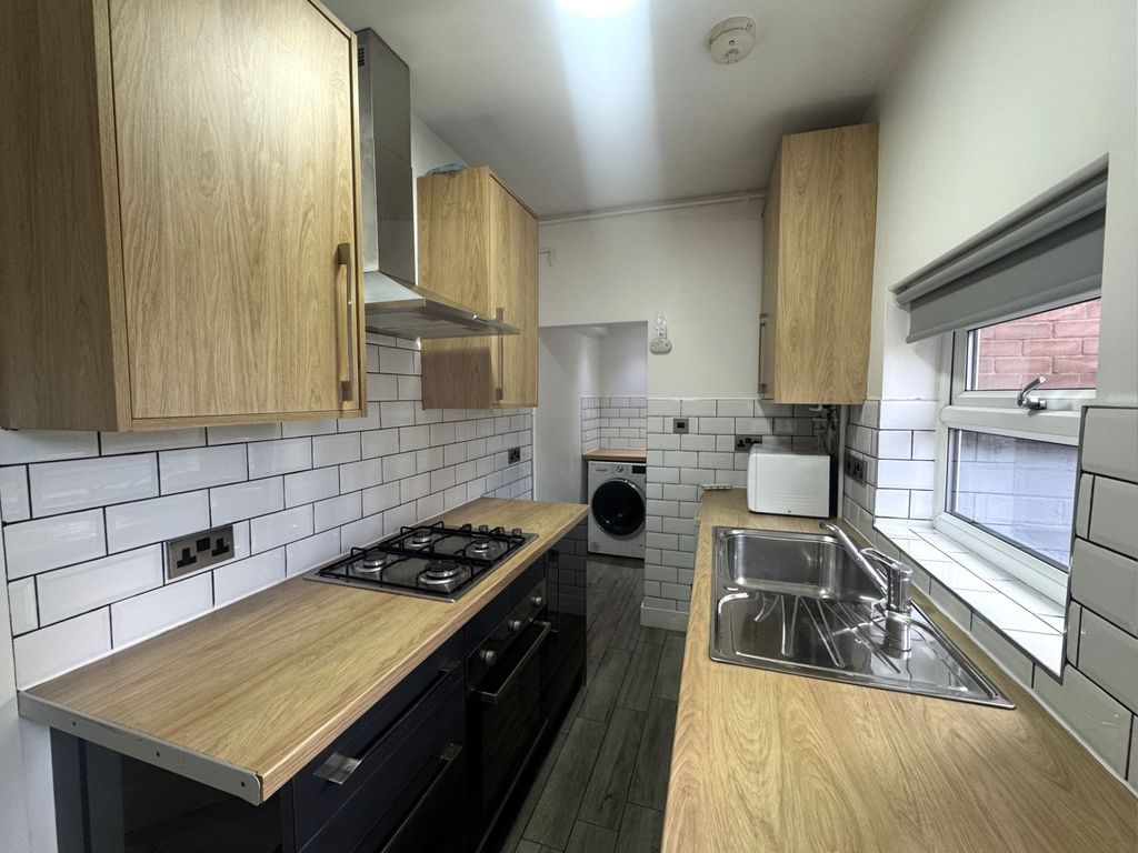 Property photo 3 of 7 Photo 8