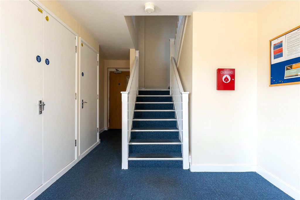 Property photo 2 of 9 Entrance Foyer