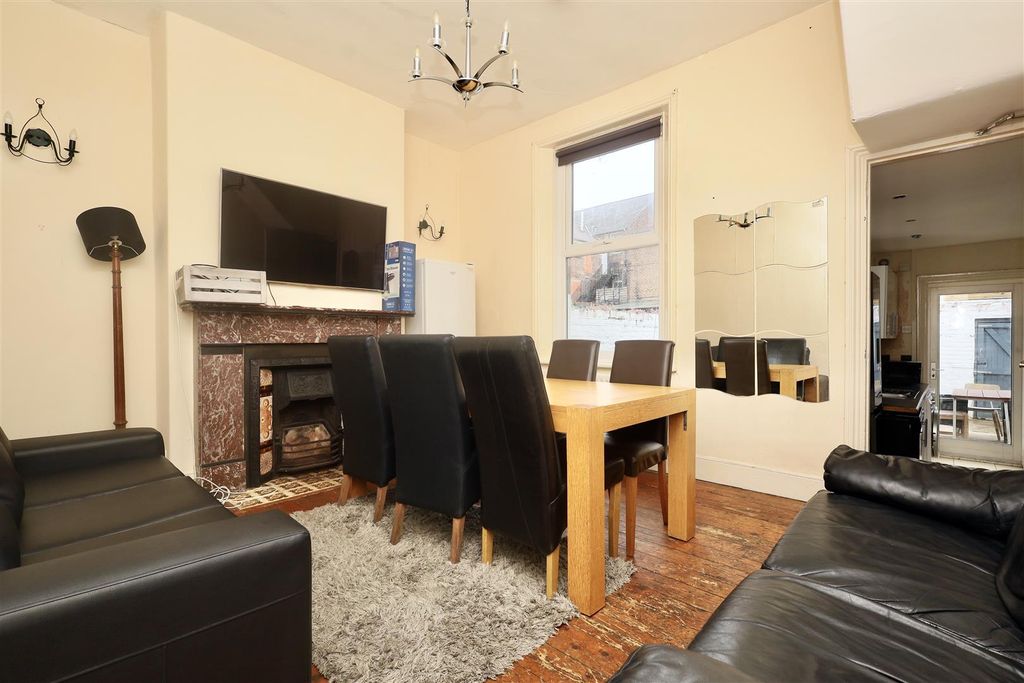 Property photo 3 of 19 5A78A060-300F-44D6-Ab94-B6C5E4C537Fd_1_201_A.Jpeg