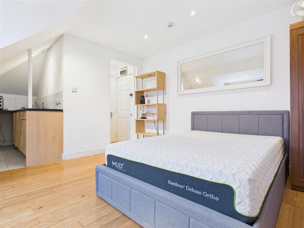 Property photo 2 of 4 Cam04419G0-Pr0049-Still012.Jpg