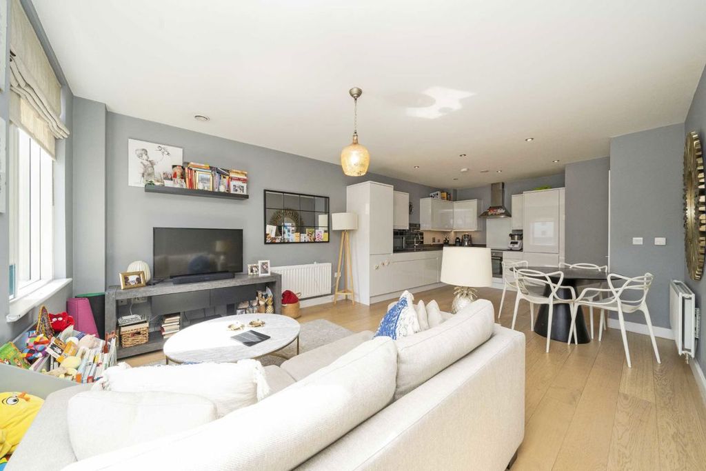 Property photo 1 of 8