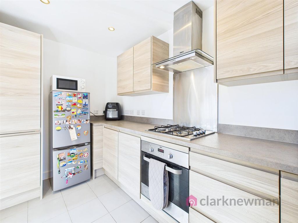 Property photo 3 of 12 Kitchen