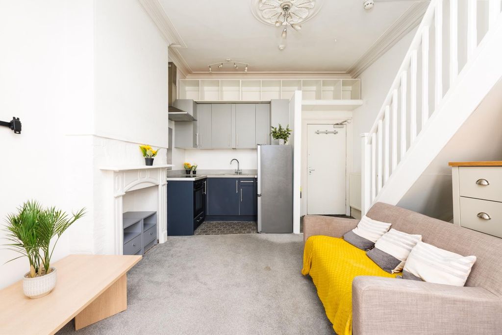 Property photo 3 of 17 Flat 1 5 Bushy Park-14.Jpg