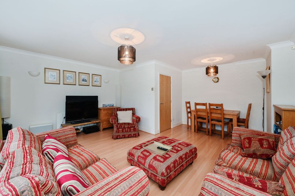 Property photo 2 of 19