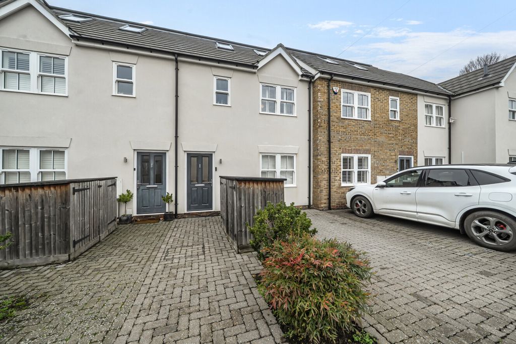 Property photo 1 of 21 1402944-17-697747...