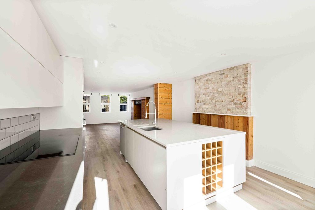 Property photo 2 of 16 Kitchen