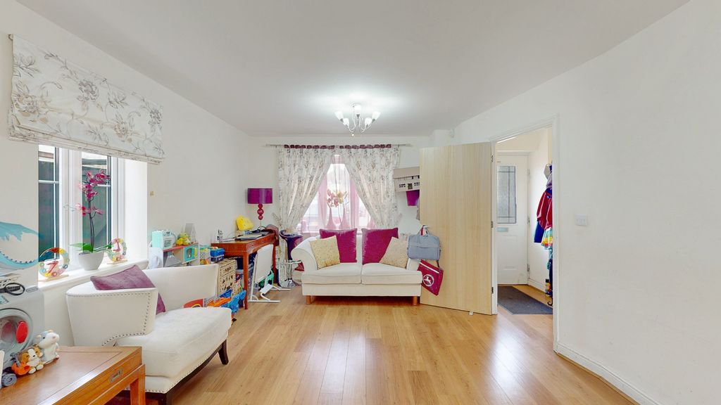 Property photo 3 of 15 4453505