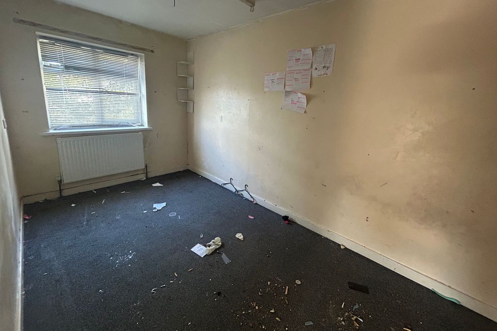 Property photo 2 of 13 11 Bath Road, Walsall, West Midlands, Ws1 3BT