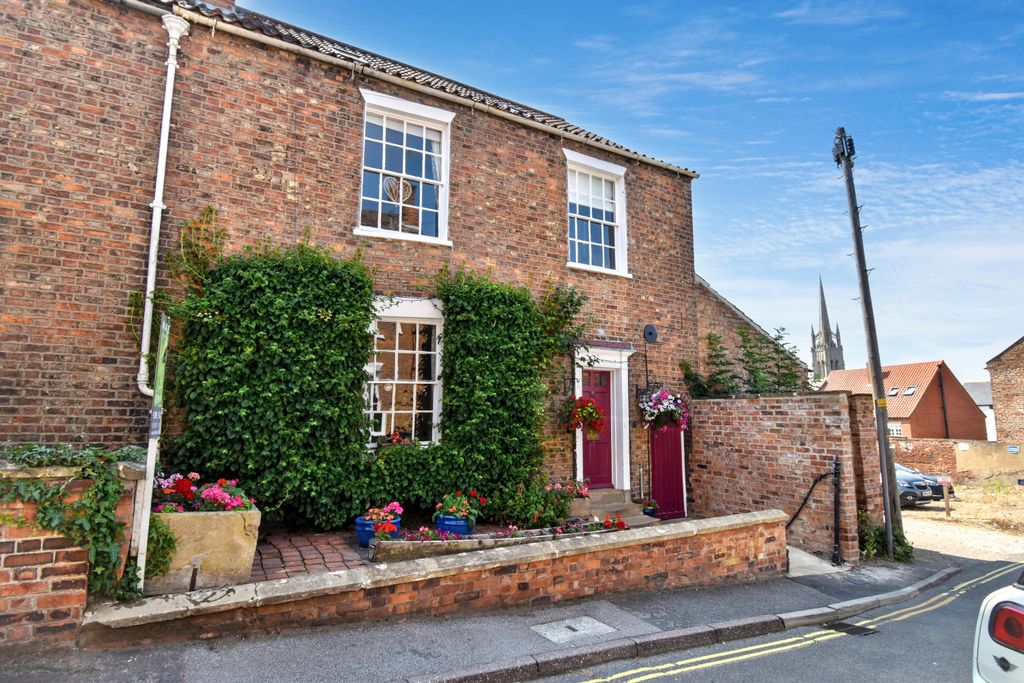Property photo 1 of 37