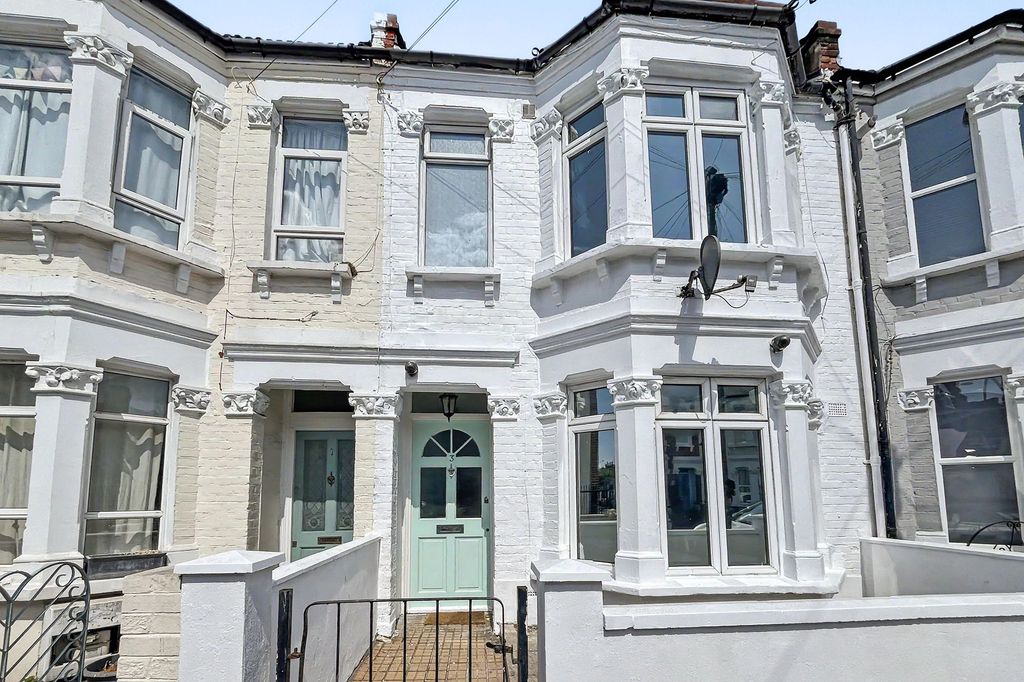 Property photo 1 of 32 3 Kellino Street, Tooting, London Sw17 8Sy