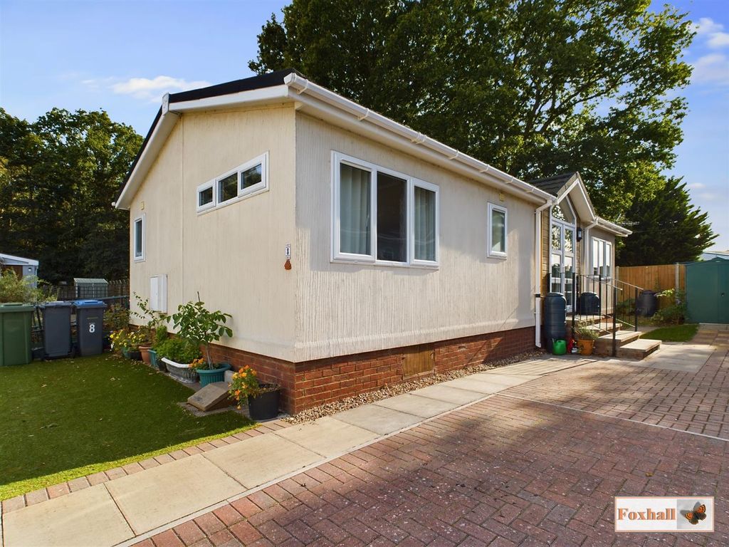 Property photo 1 of 15 Front Garden