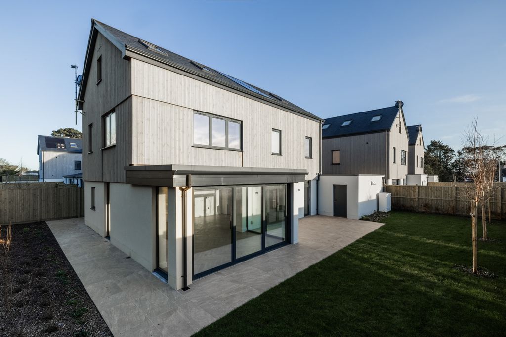 Property photo 2 of 20