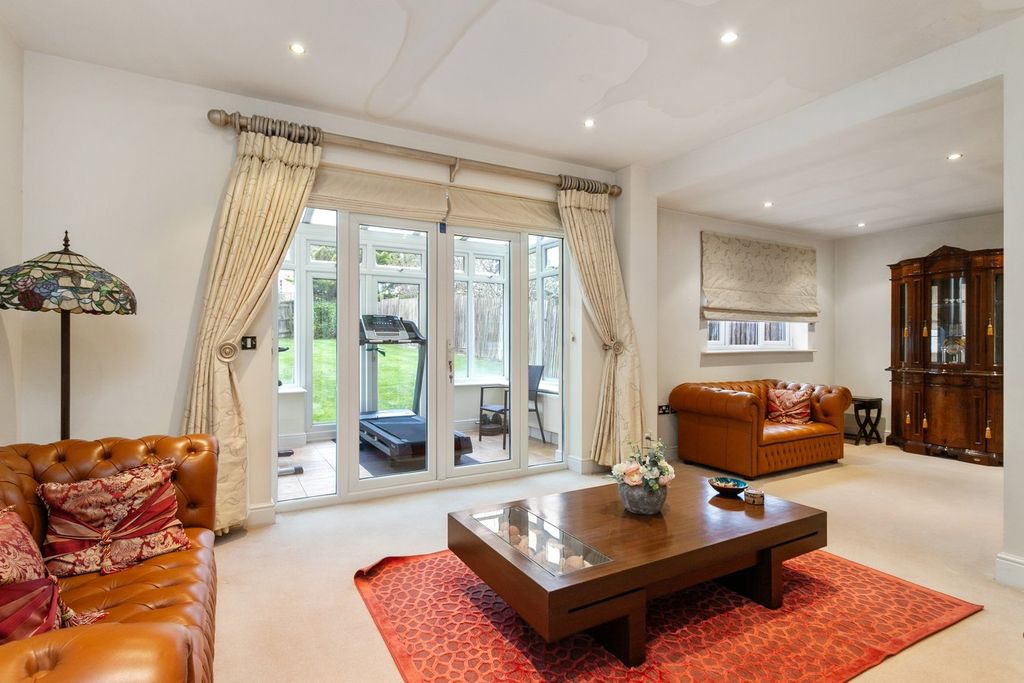 Property photo 3 of 13