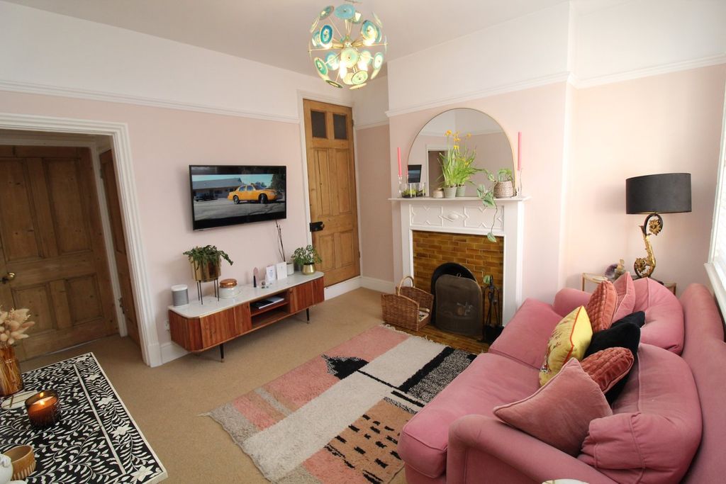 Property photo 3 of 12