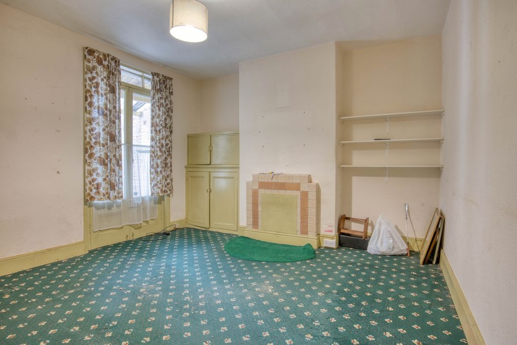 Property photo 2 of 14 Ewemove Taunton - Winchester St (3)