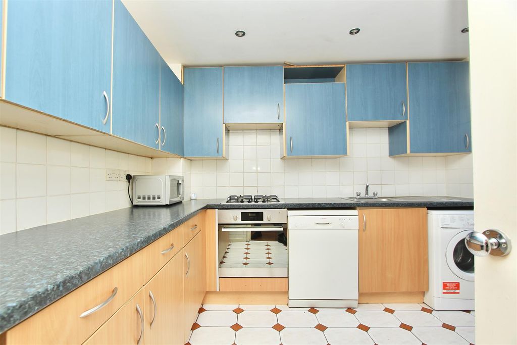 Property photo 3 of 18 White Hart Lane, N22