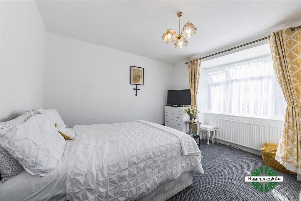 Property photo 3 of 20 57 Cecil Road - 01.Jpg