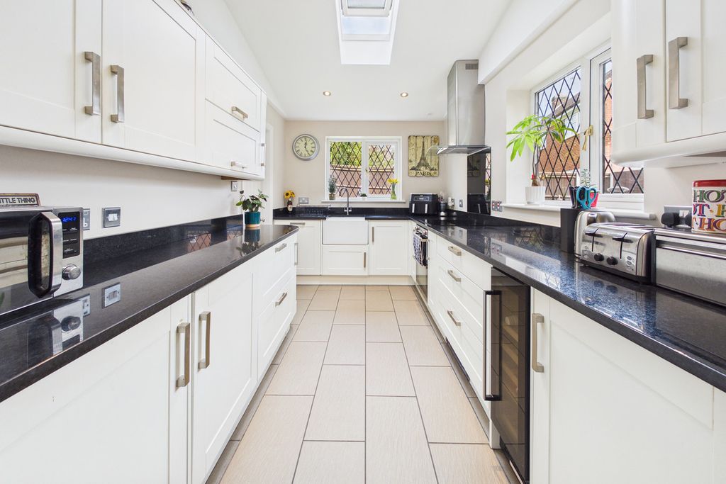 Property photo 2 of 28